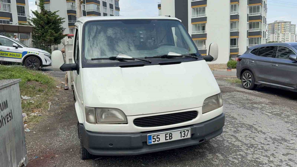 Kamyonet Ticari Taksiye Çarptı: 1 Yaralı