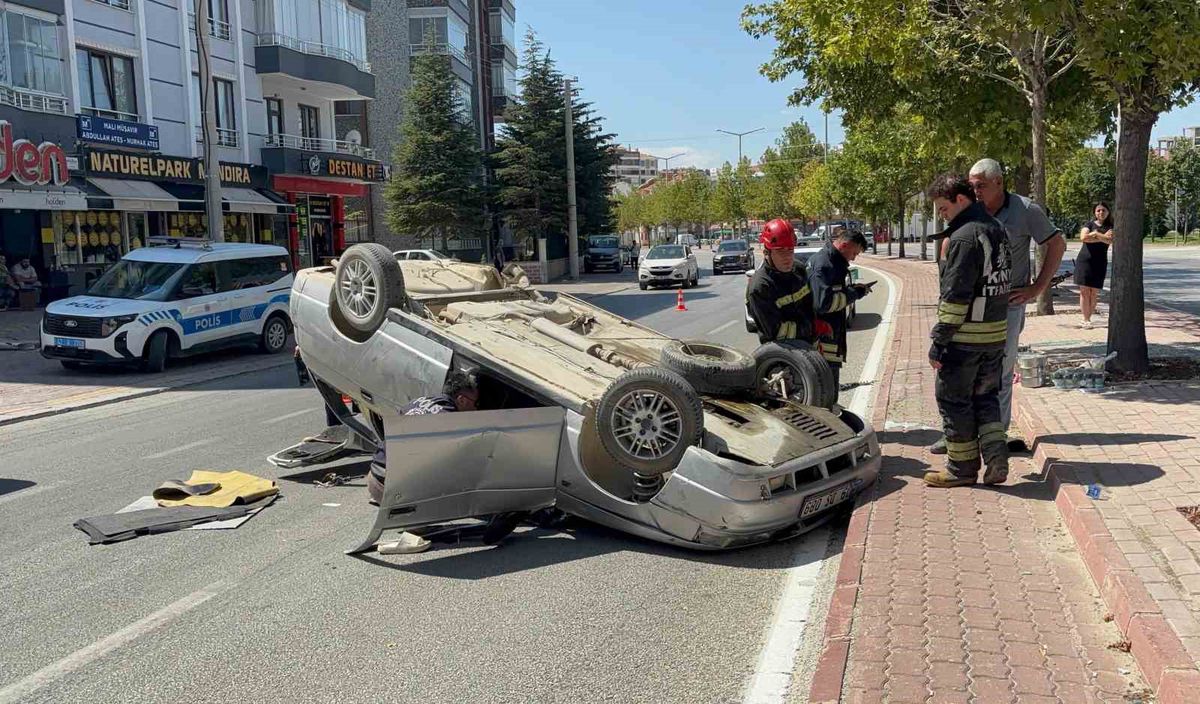 Konya'da Takla Atan Otomobilde Sürücü Yaralandı