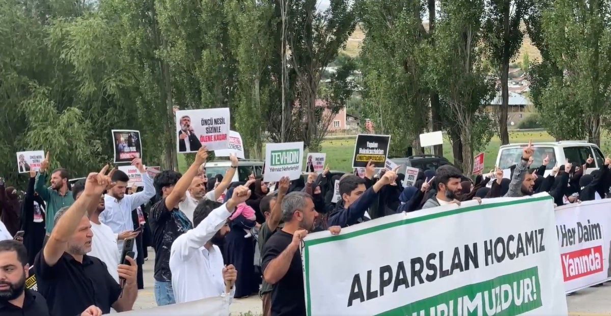 Kuytul Taraftarlarından Dumlu'da İzinsiz Gösteri