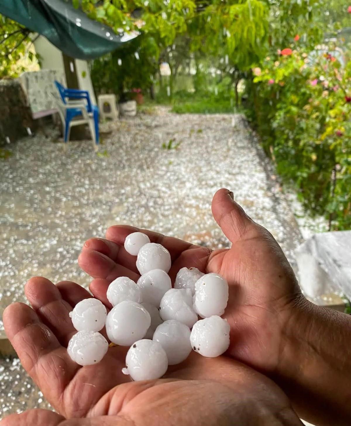 Mersin’de dolu yağışı etkili oldu