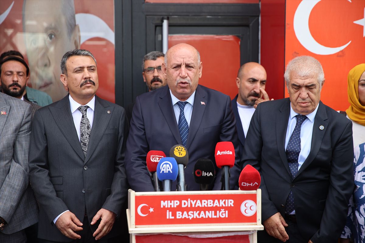 MHP Diyarbakır'da devir teslim: Özcoşkun göreve başladı