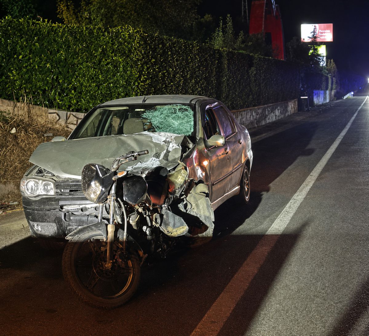 İpsala'da Motosiklet Otomobile Saplandı: 3 Yaralı