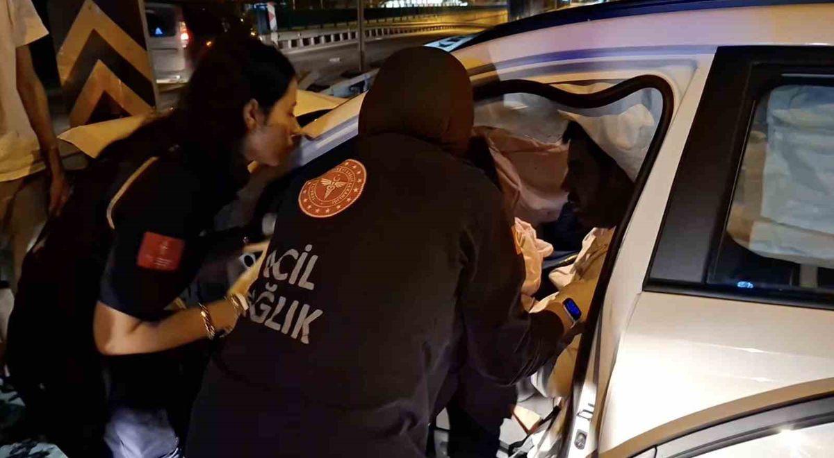 Bursa'da Direğe Çarpan Sürücü Yaralandı