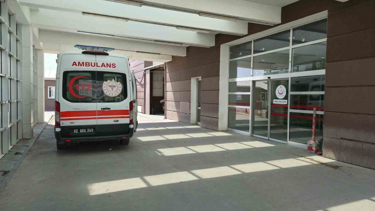 Adıyaman'da Parkta Elektrik Direğine Çarpma: 1 Yaralı