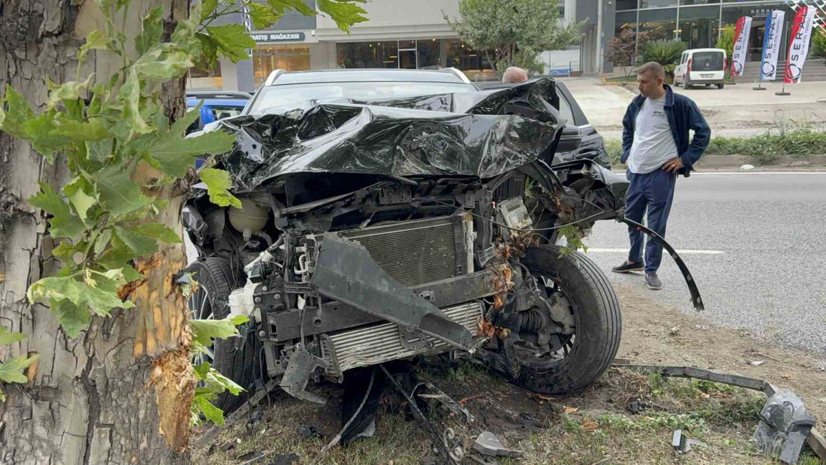 Tekkeköy'de SUV-otomobil çarpışması: 2 yaralı