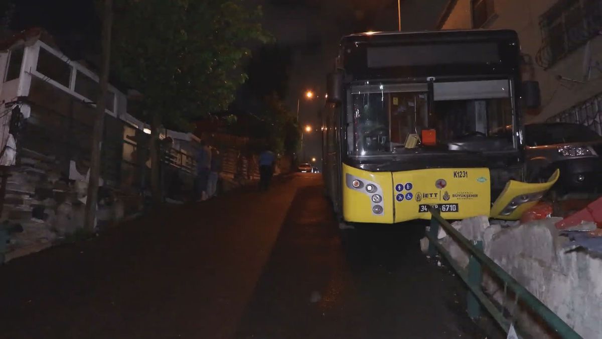 Sarıyer'de İETT Otobüsü Bariyere Çarptı: Yaralı Yok