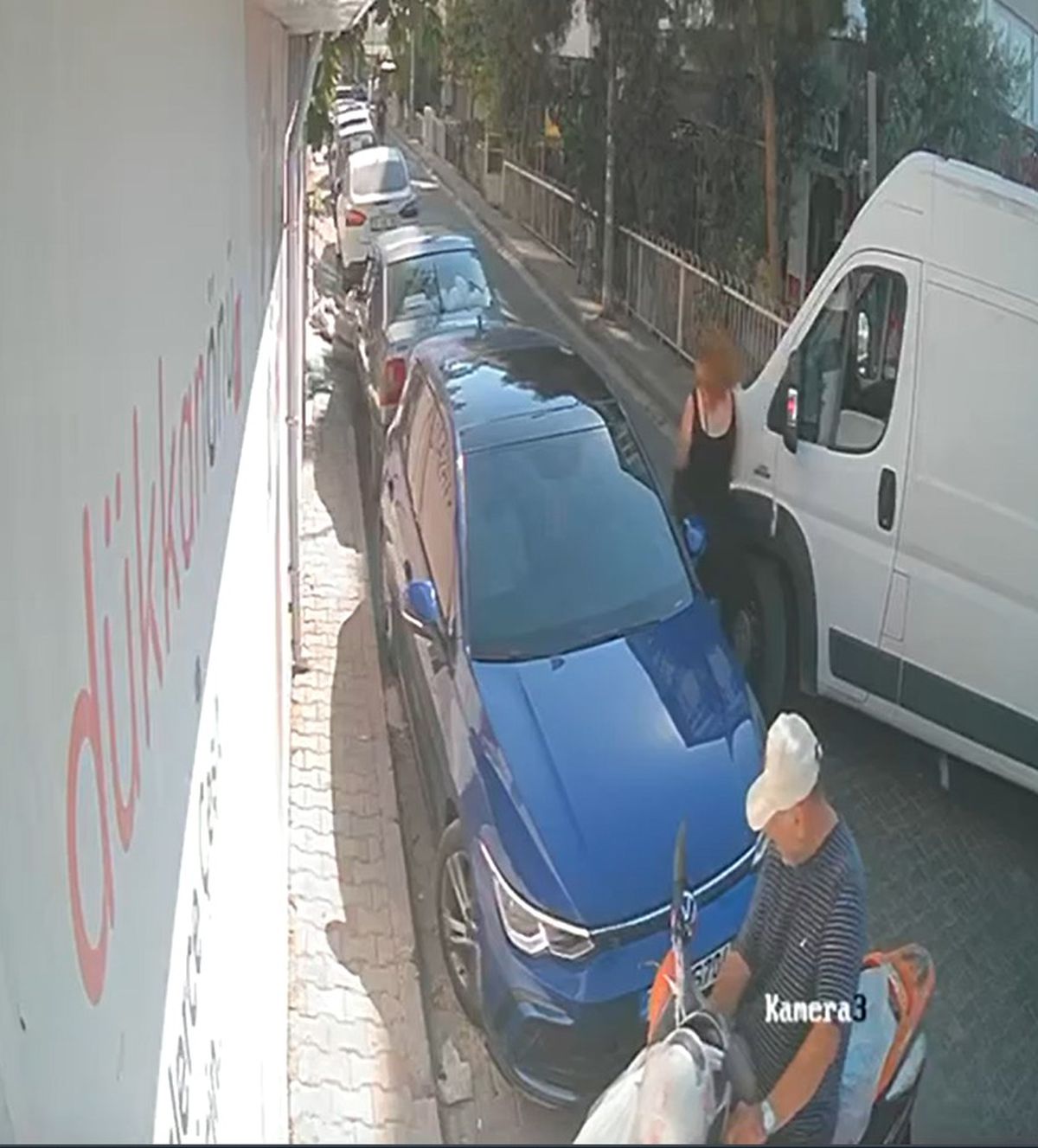 İzmir'de bir kişi yere düşürdüğü 100 bin TL'yi bulan şüpheli yakalandı