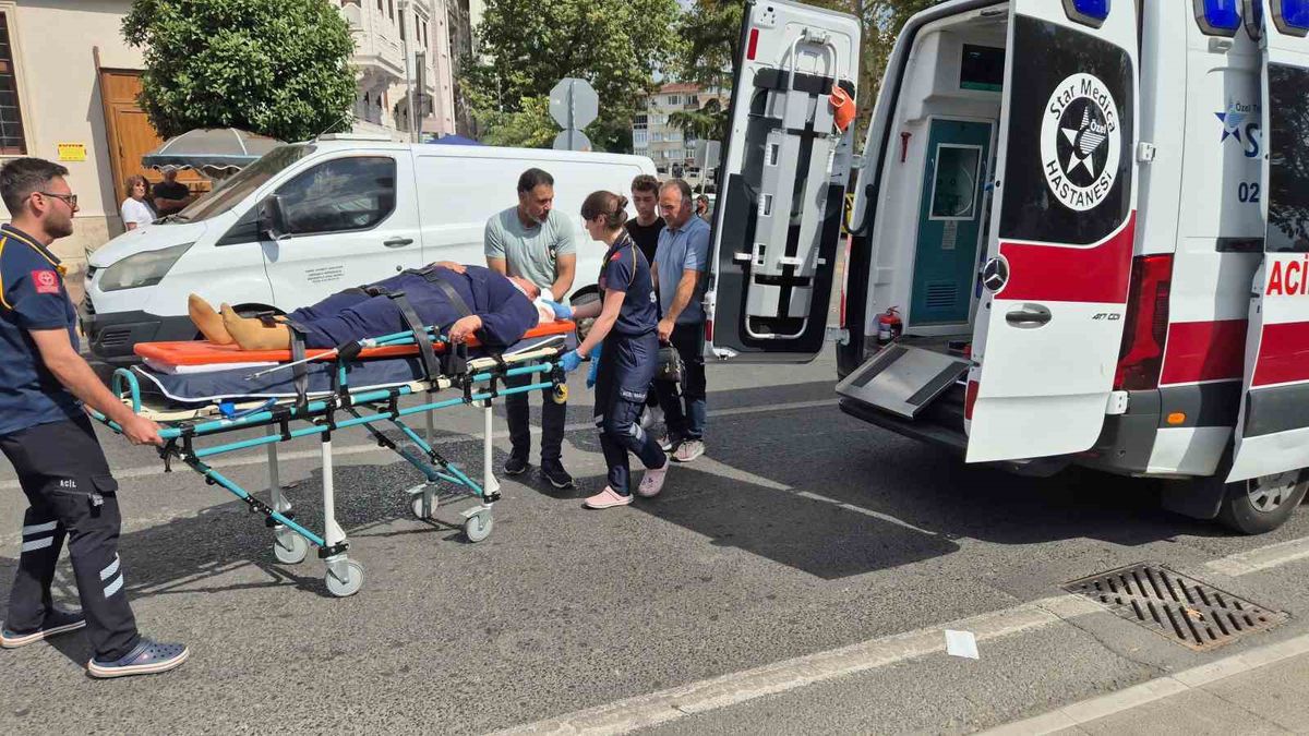 Tekirdağ'da Yaya Geçidinde Değil, Yolda: Otomobil Kadına Çarptı