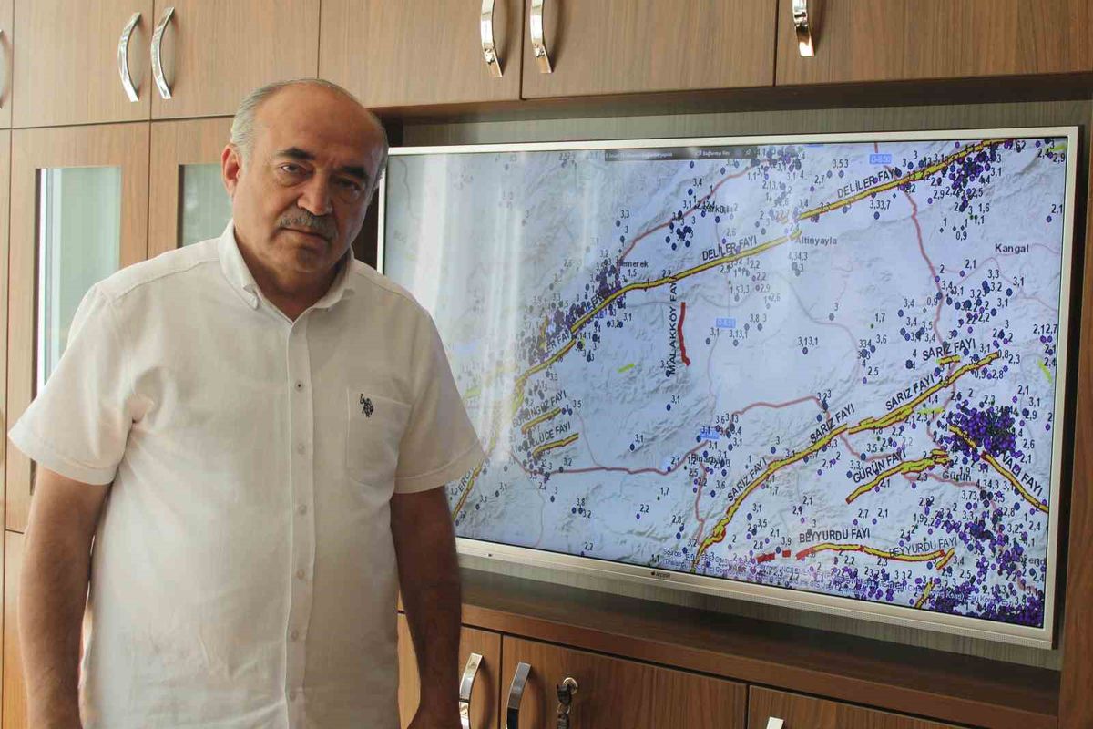Pınarbaşı'nda 100 Günde 300 Deprem: Uzman İsim Suçu Sarız Fayı'na Atanları Yalanladı