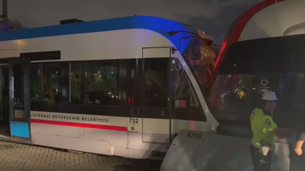 Zeytinburnu'nda tramvay kazası: Kafa kafaya çarpışma