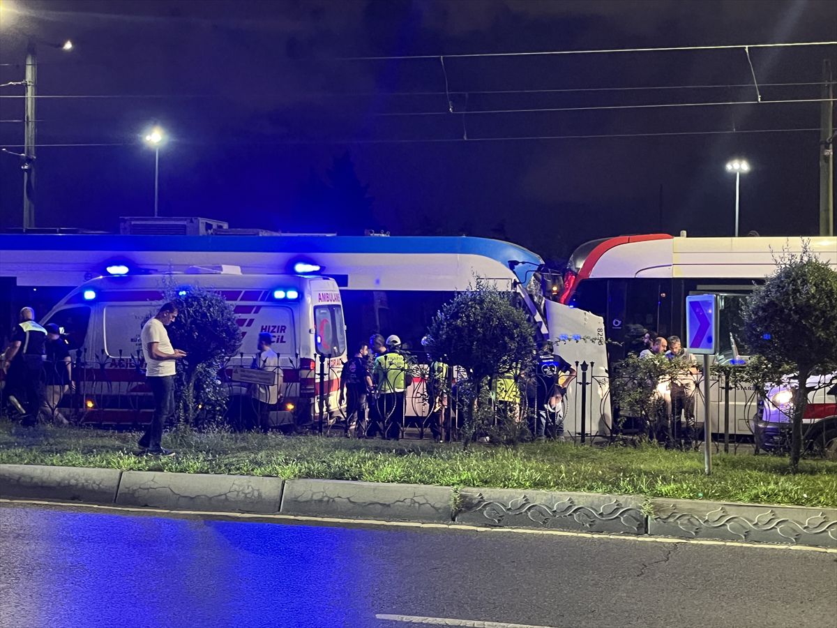 Zeytinburnu'nda Tramvay Kazası: Yaralılar Var