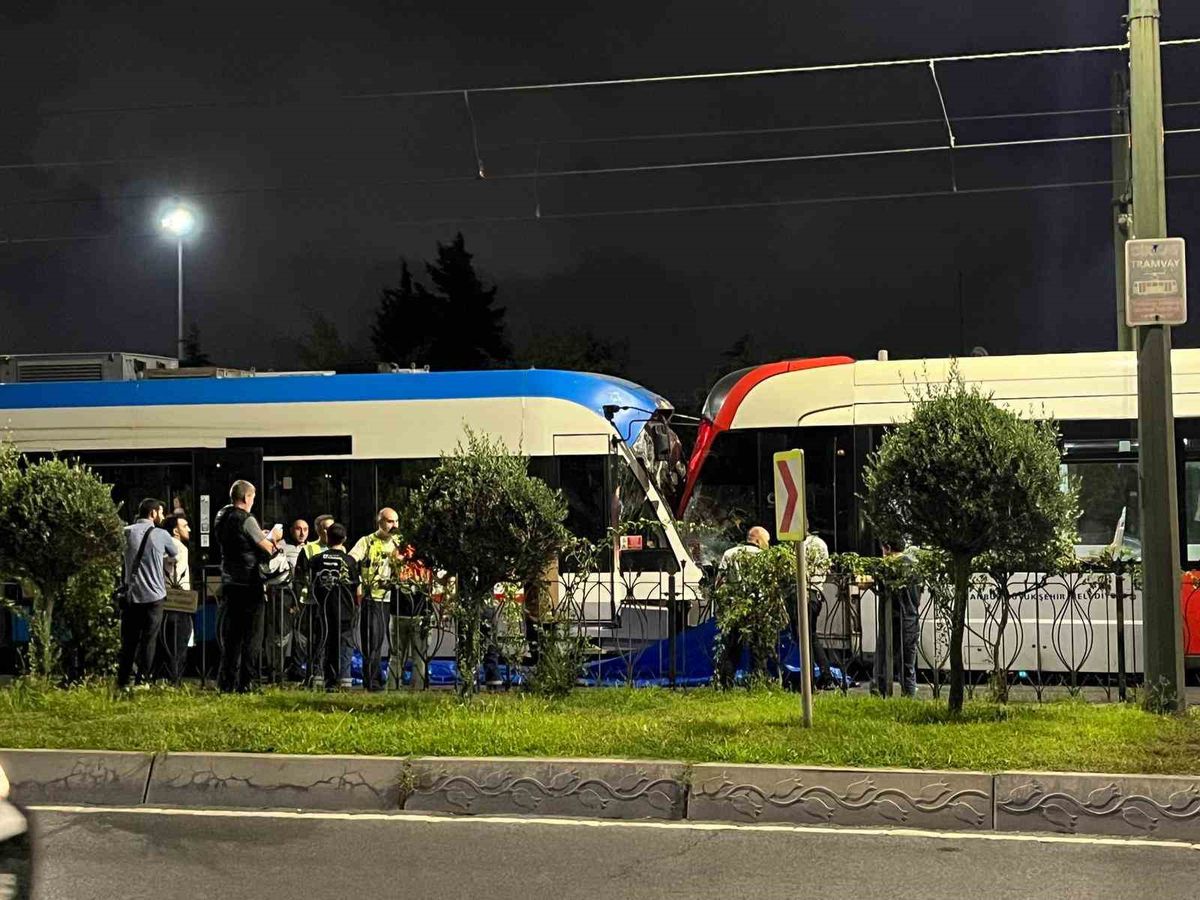 Zeytinburnu'nda tramvay kazası: 9 yaralı