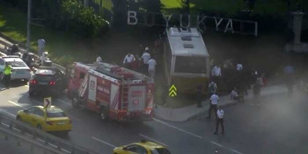 İETT otobüsü Zeytinburnu'nda kaza yaptı: Yaralılar var