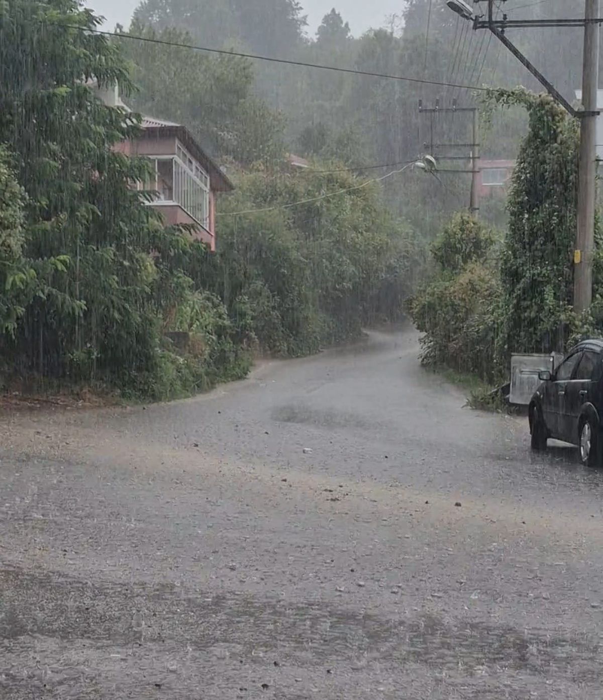 Zonguldak'ta Sağanak Yağış Hayatı Olumsuz Etkiledi