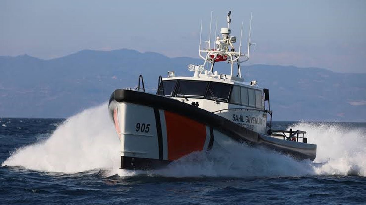 Ayvalık'ta Zafer Bayramı'nda Sahil Güvenlik Botu Ziyarete Açılıyor