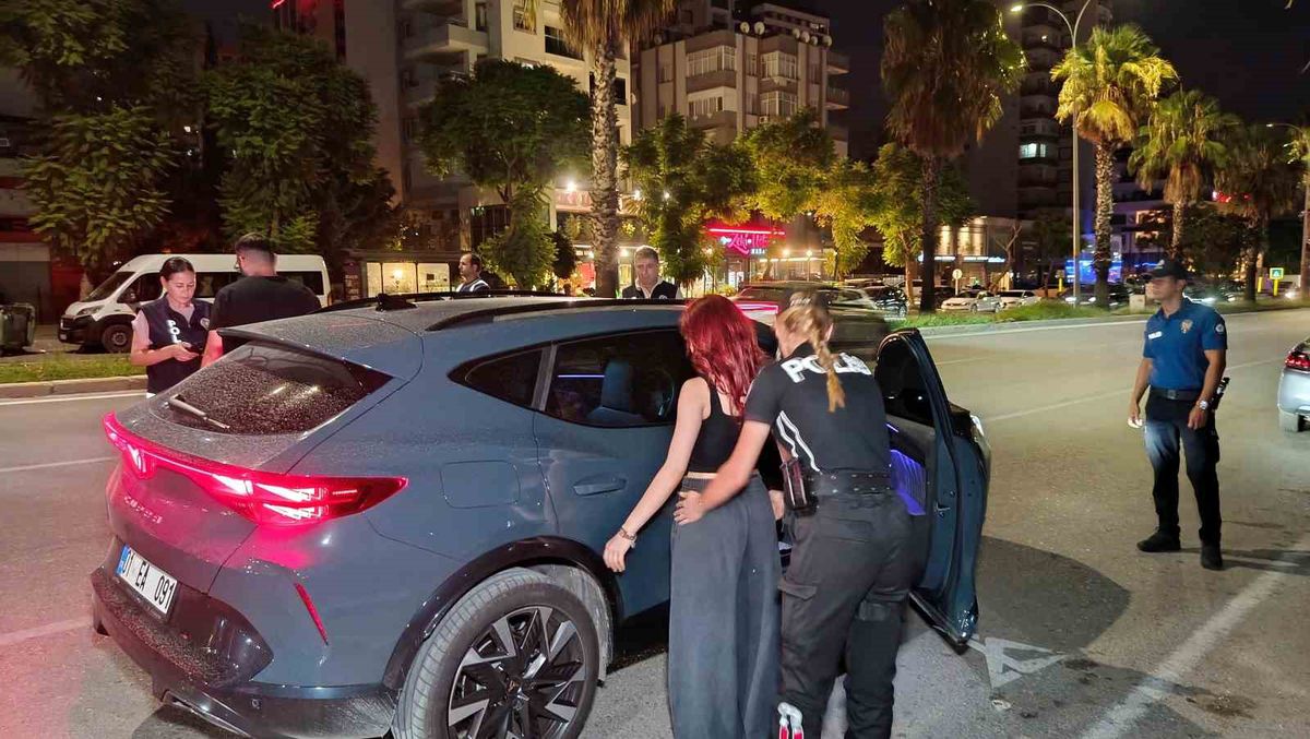 Adana'da 'Huzur ve Güven' Uygulaması: 140 Sürücüye 3,9 Milyon TL Ceza, 35 Aranan Şahıs Yakalandı