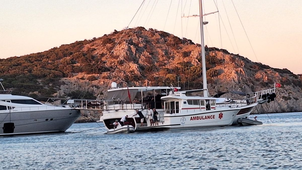 Bodrum'da Deniz Ambulansıyla Kurtarıldı