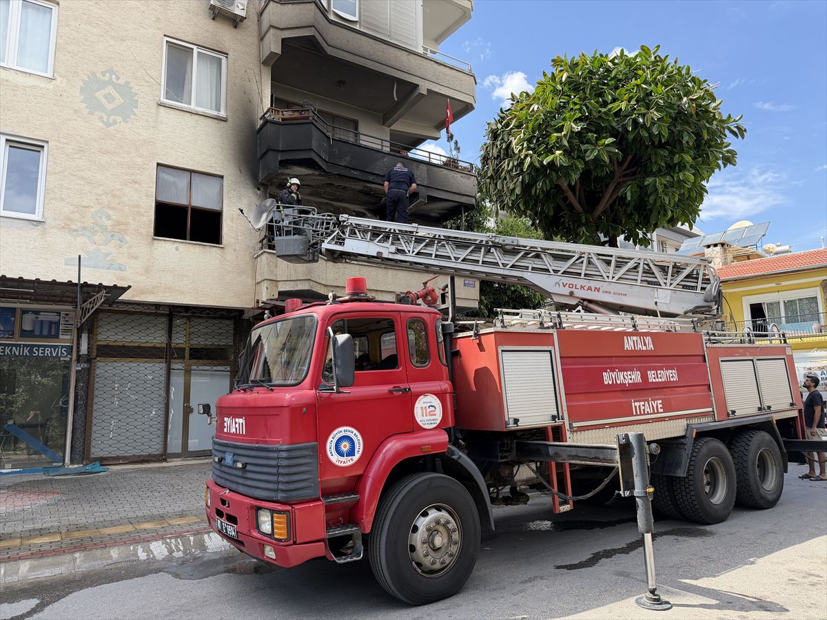 Alanya'da Yangın: 3 Çocuk Hastaneye Kaldırıldı