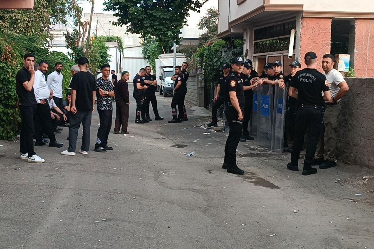 Batman'da annesini öldürüp çöp konteynerine attı, emniyete gidip teslim oldu