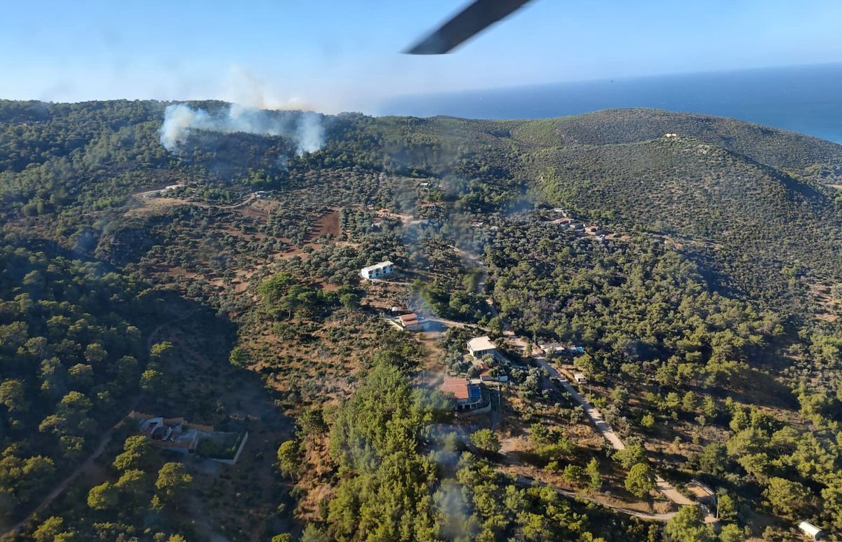 Kaş'ta Orman Yangını: Ekipler Havadan ve Karadan Müdahale Ediyor