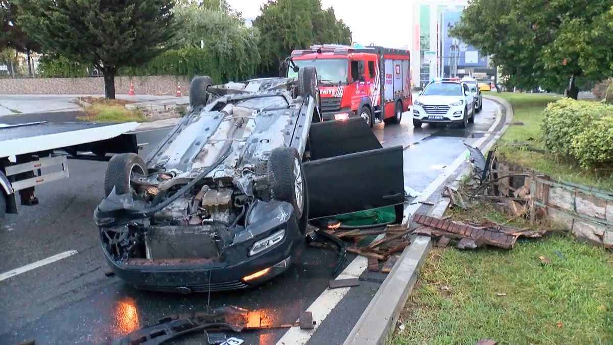 Ataşehir'de Kaygan Yolda Takla: 2 Yaralı