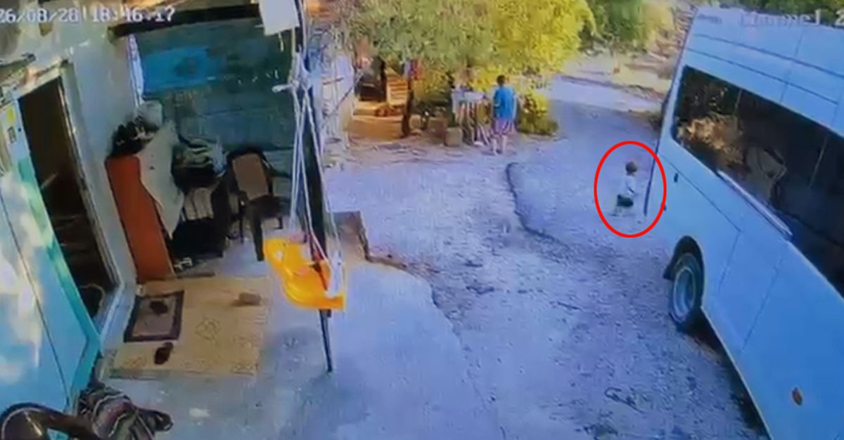 Minibüsün Altında Kalan Bebek Toprağa Verildi