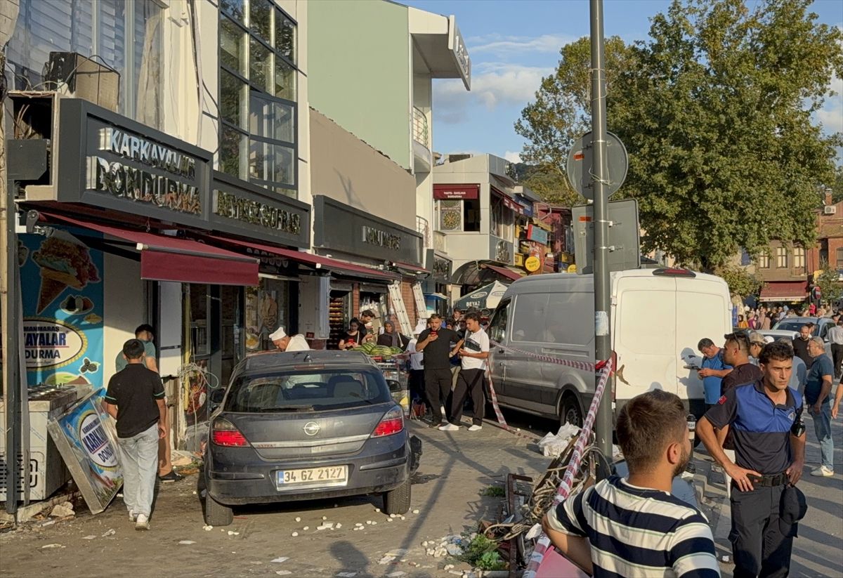Beykoz'da Otomobil Kaldırıma Çıktı: 6 Yaralı