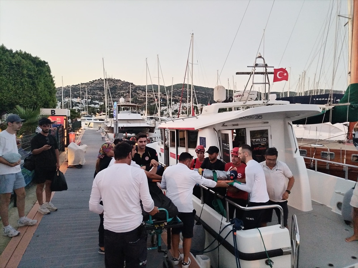 Bodrum'da Yaralı Genç Denizden Kurtarıldı