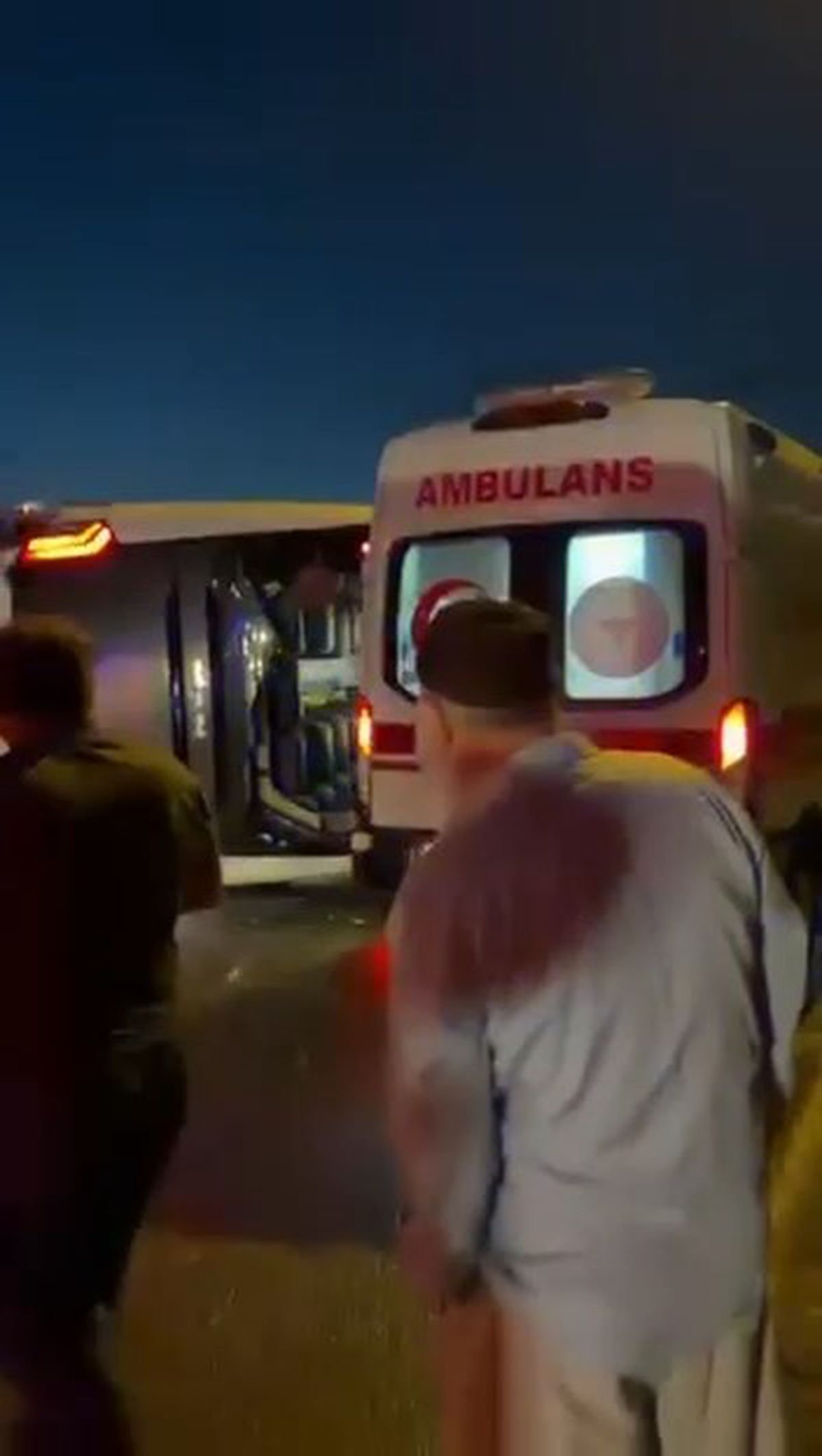 D-100'de Servis Otobüsü Devrildi: 18 Yaralı