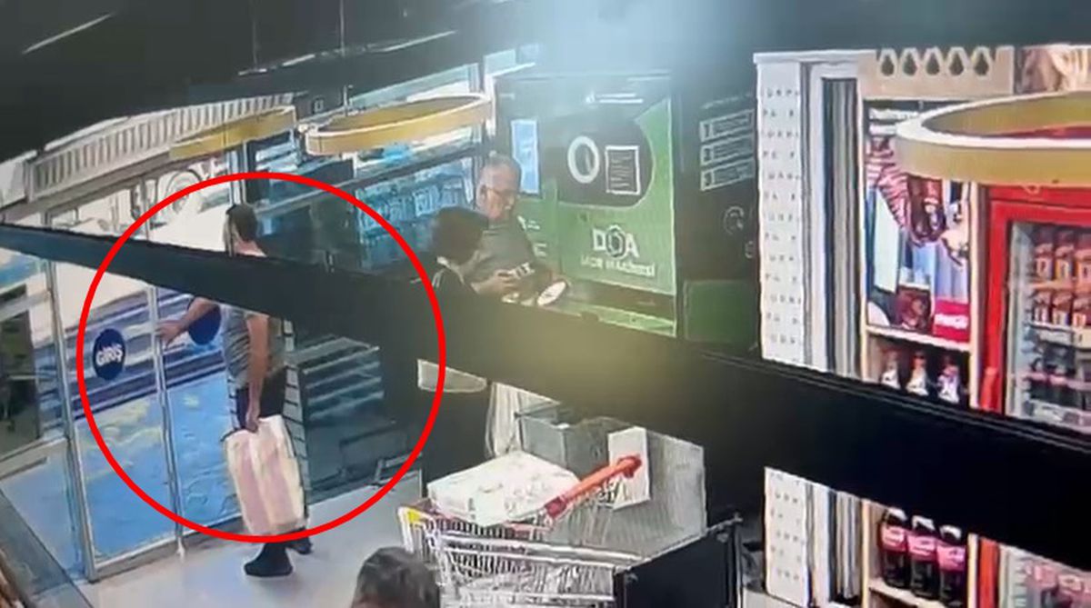 Markette 60 Bin Liralık Sigara Hırsızlığı Kamerada