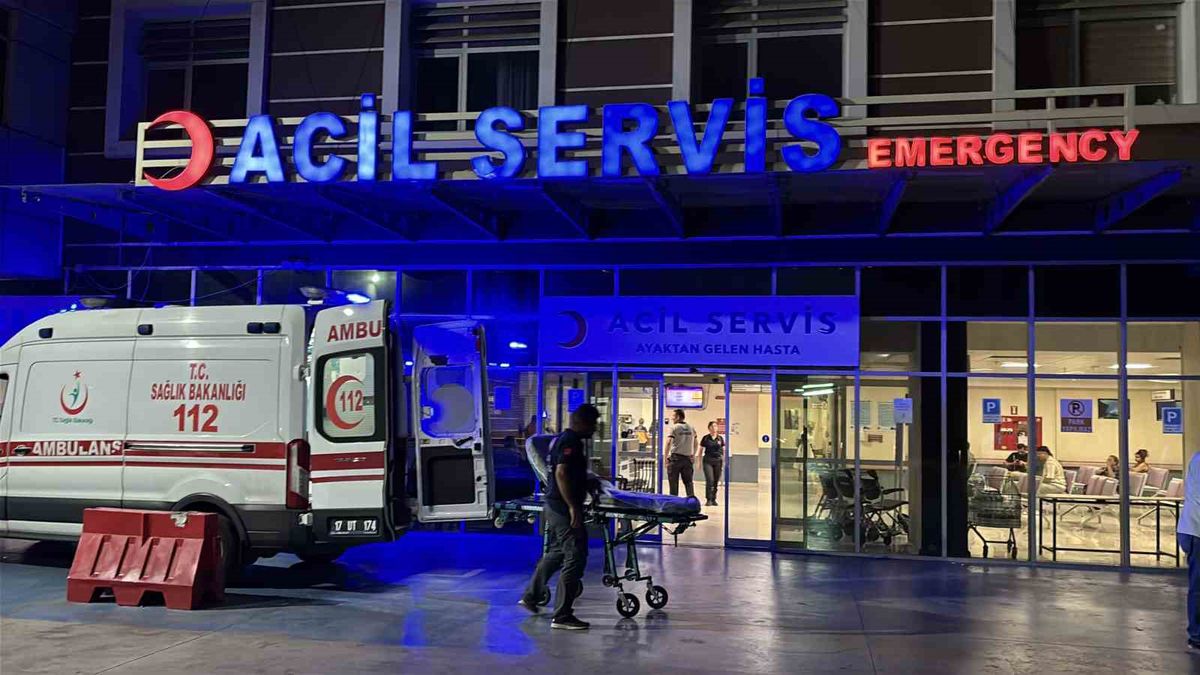 Çanakkale’de evinde rahatsızlanan komedyen Cem Yılmaz hastaneye kaldırıldı