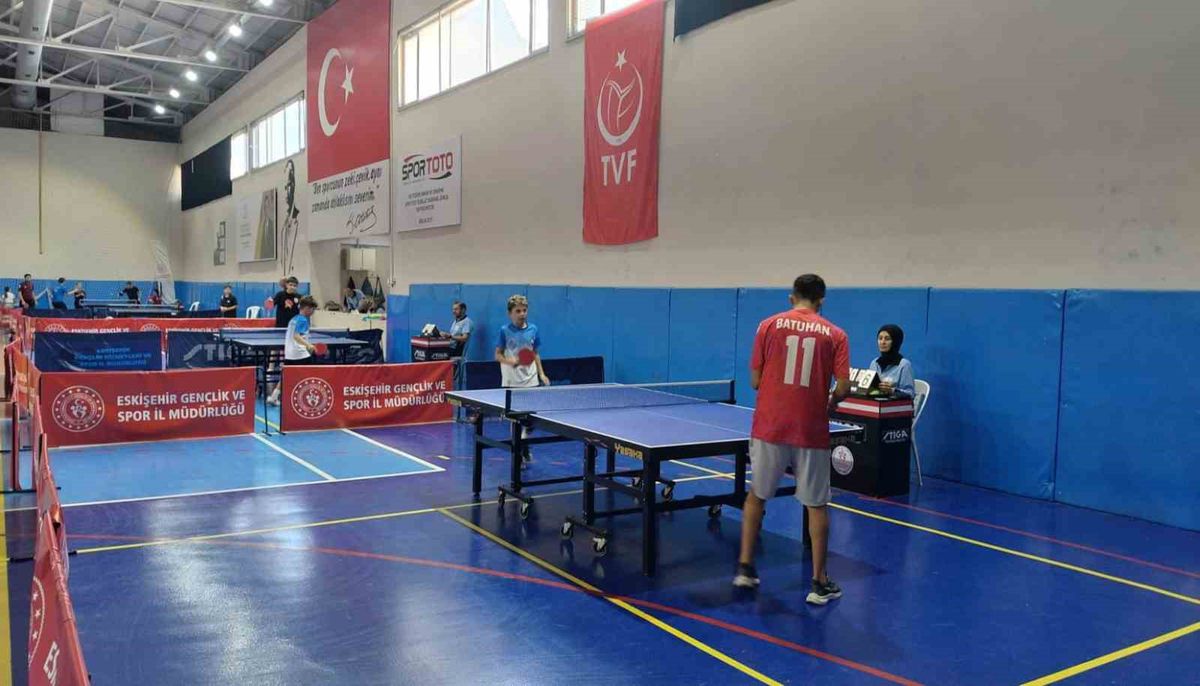 Çocuk Evleri'nden Zafer Bayramı'nda Masa Tenisi Turnuvası