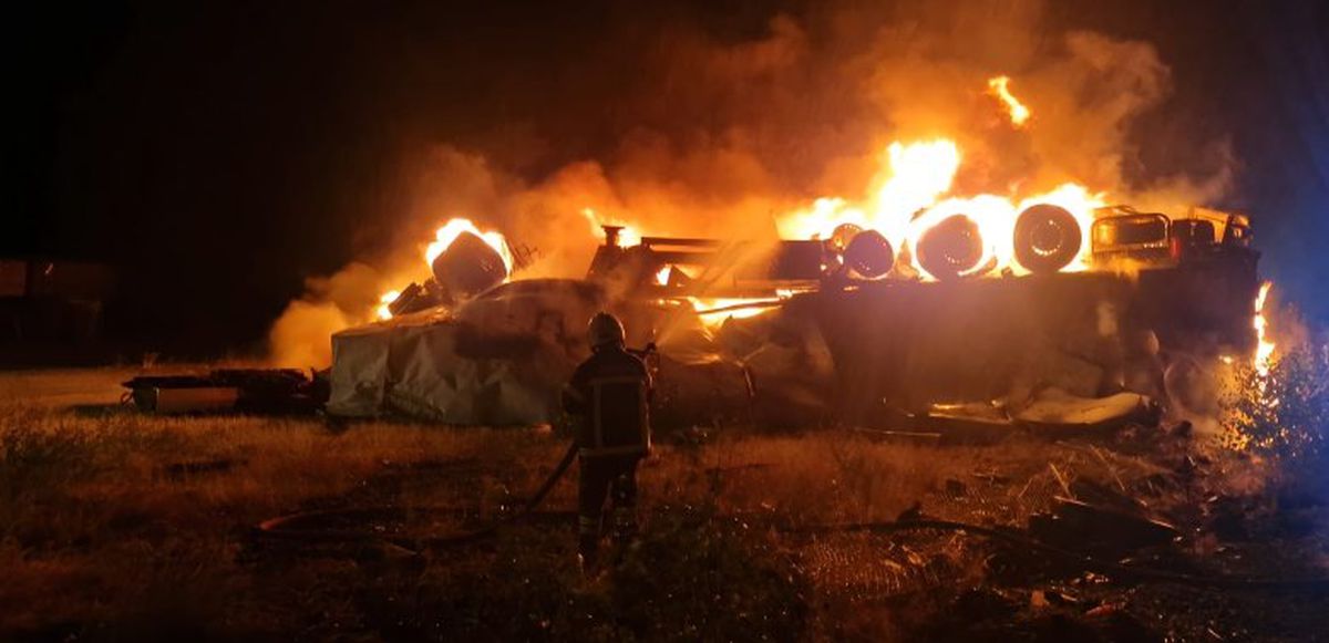 Alaca'da TIR Devrildi Alev Aldı