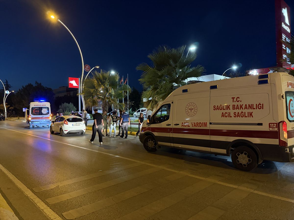 Edirne'de Otomobil-Motosiklet Kazası: 2 Yaralı