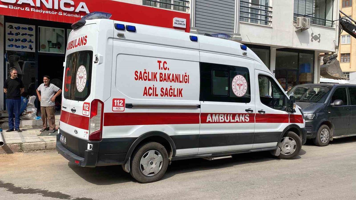 Elazığ'da mühendis 3 metreden düşerek yaralandı