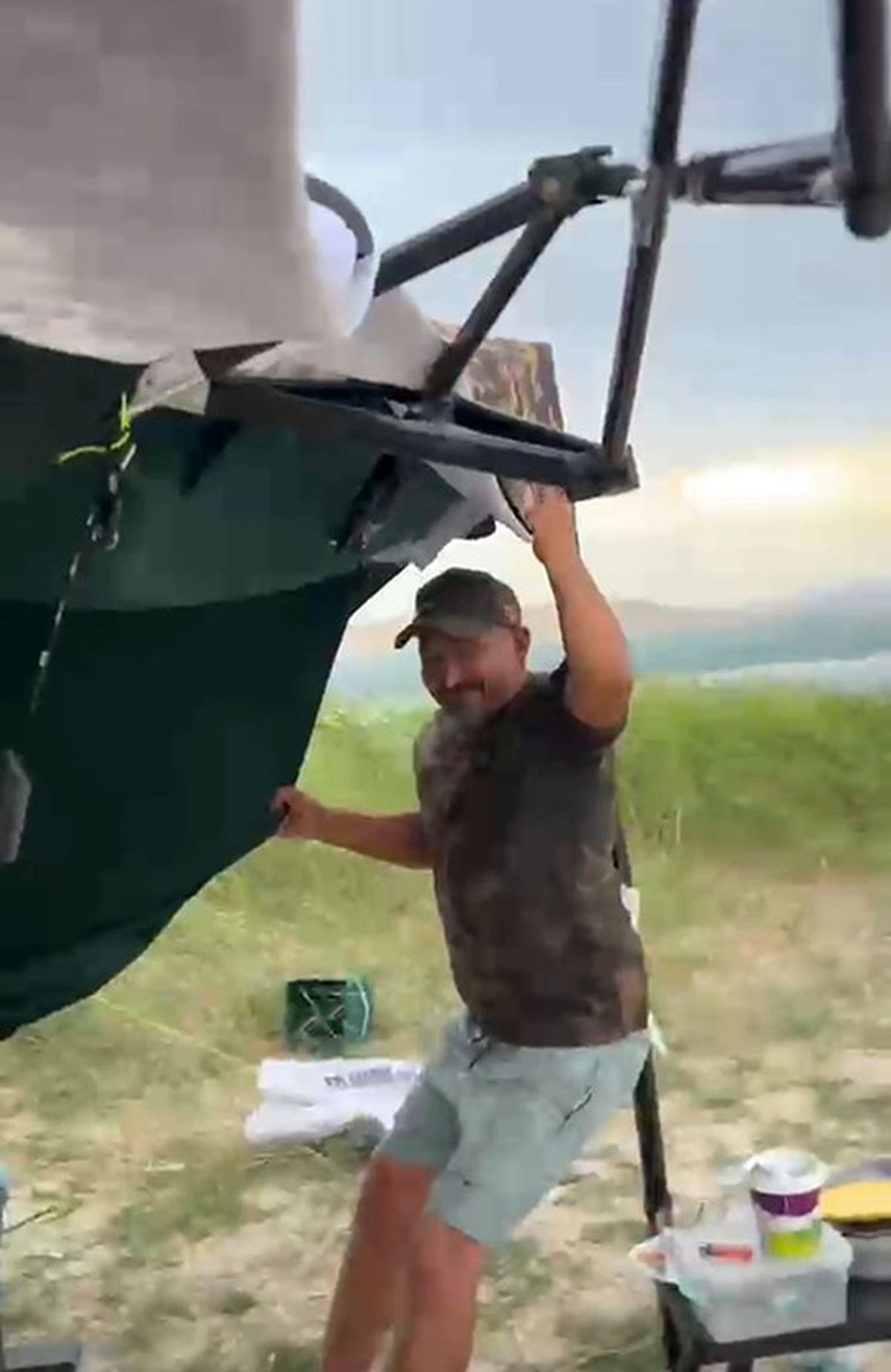 Ağın'da kampçıların fırtına mücadelesi kamerada