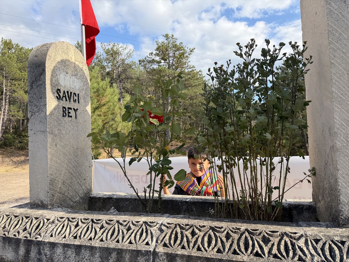 Saru Batu Savcı Bey, kabri başında anıldı