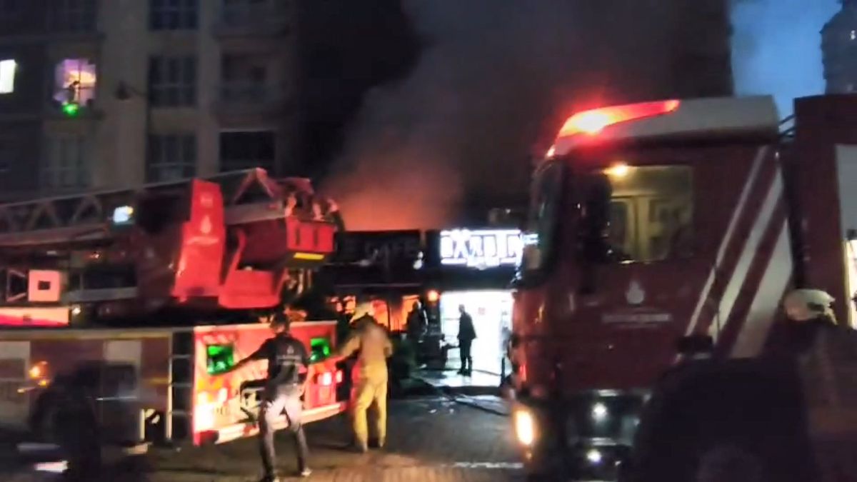 Esenyurt'ta Kafede Yangın: İş Yeri Kullanılamaz Hale Geldi