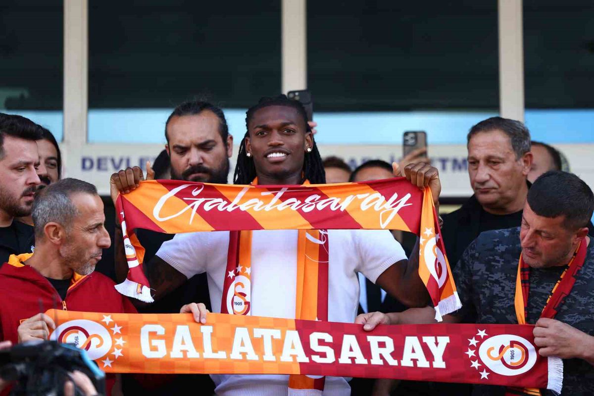 Galatasaray'ın Yıldızı Leao İstanbul'da
