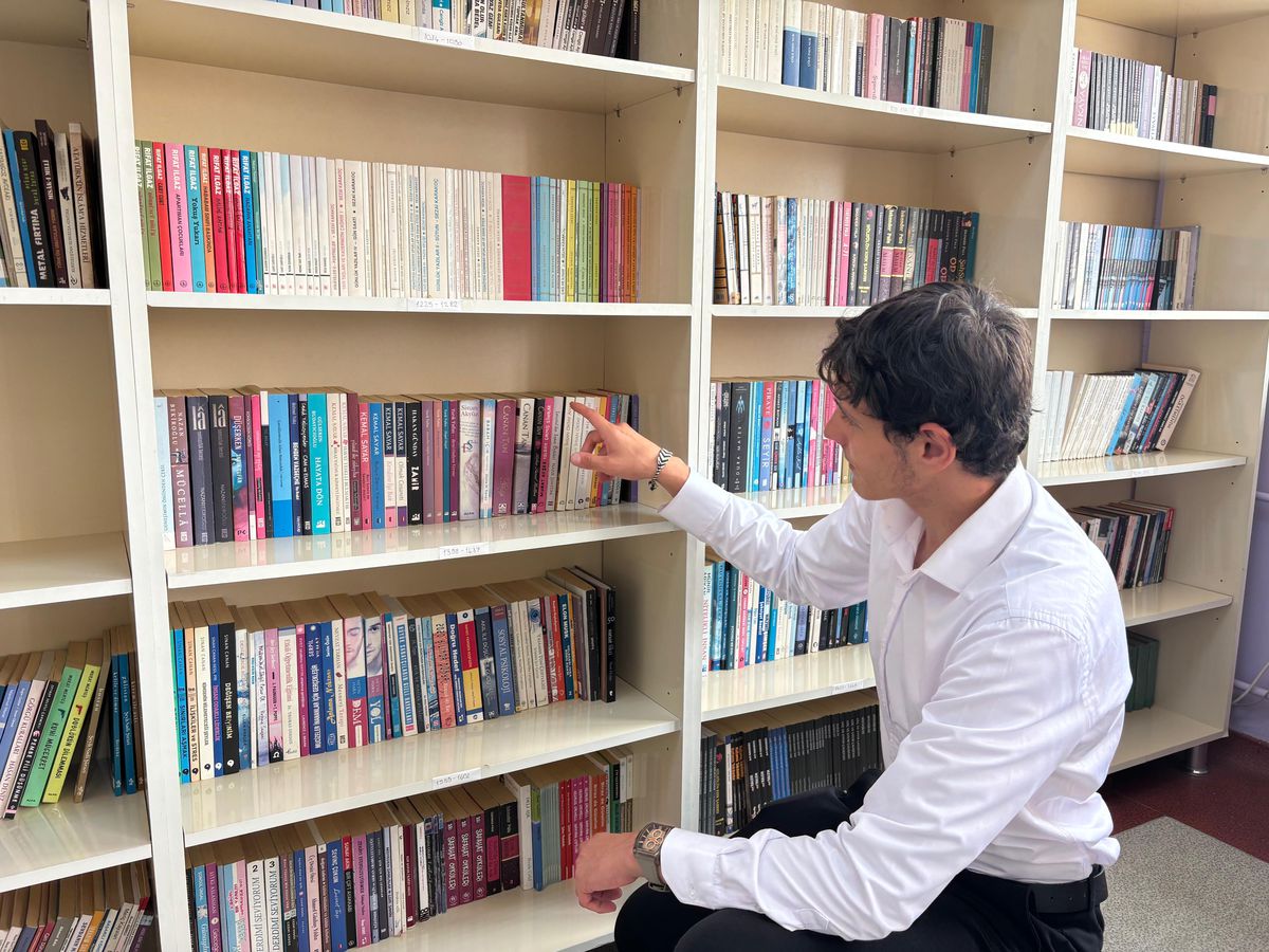 Öğretmenin sosyal medya kampanyasıyla kütüphane 5 bin 500 kitaba kavuştu