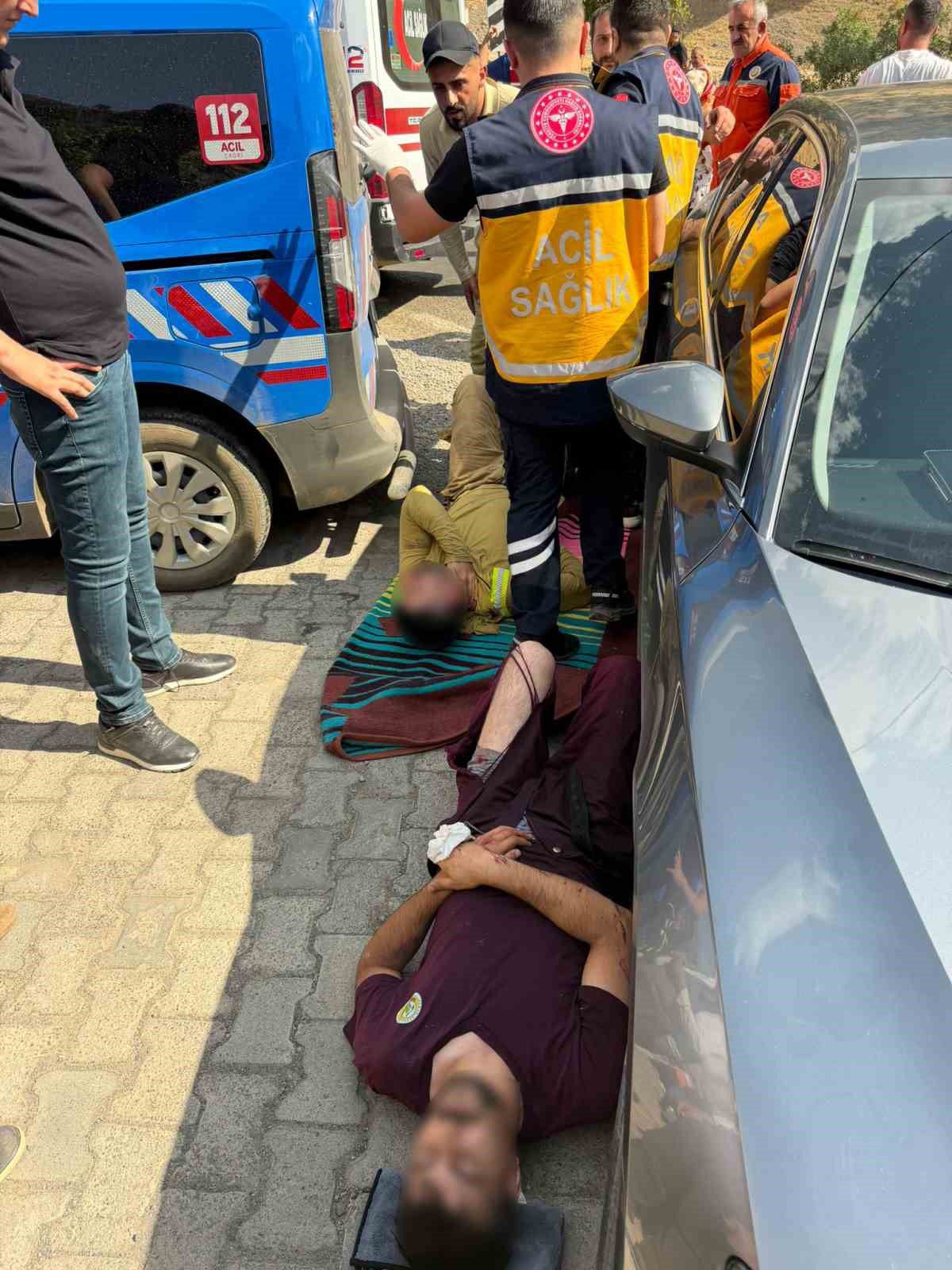 Çukurca'da Arazöz Zap Suyu'na Uçtu: 3 Yaralı