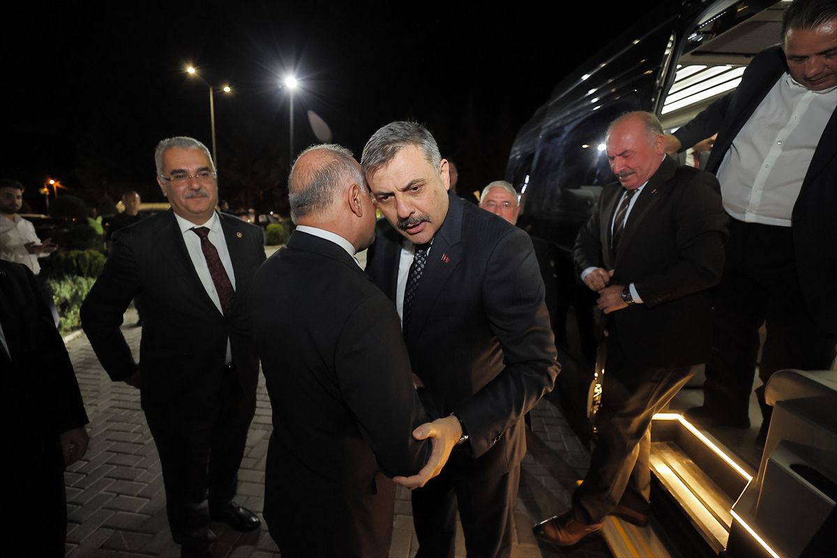 Bakan Çiftçi düğünde nikah şahitliği yaptı