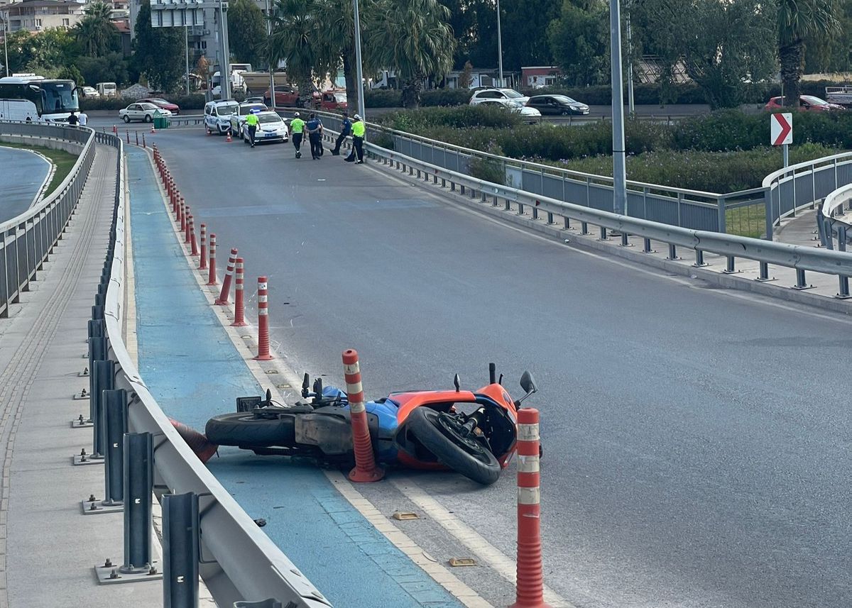İzmir'de Motosiklet Kazası: 20 Yaşındaki Genç Kız Hayatını Kaybetti
