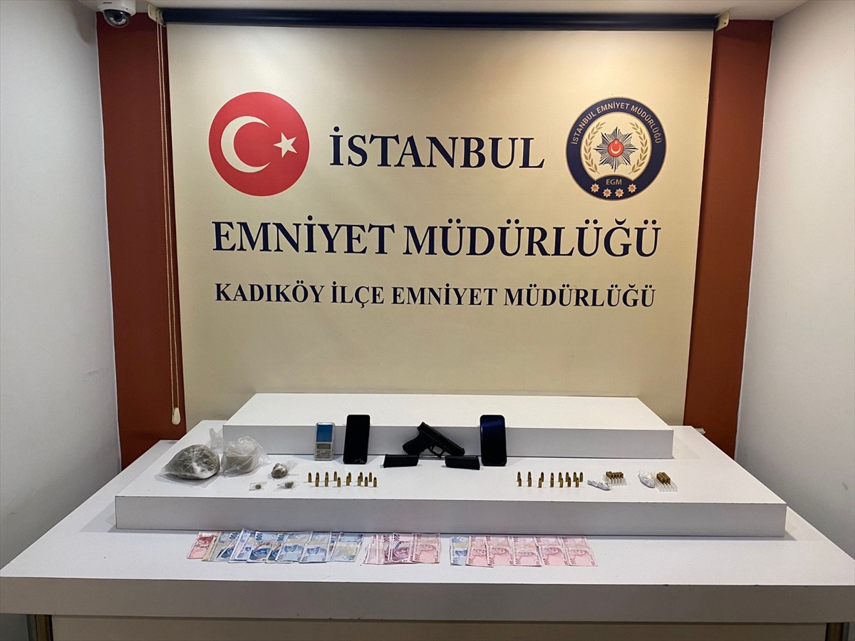 Kadıköy'de 14 Yıl Hapisli Hükümlü Uyuşturucu ve Silahla Yakalandı