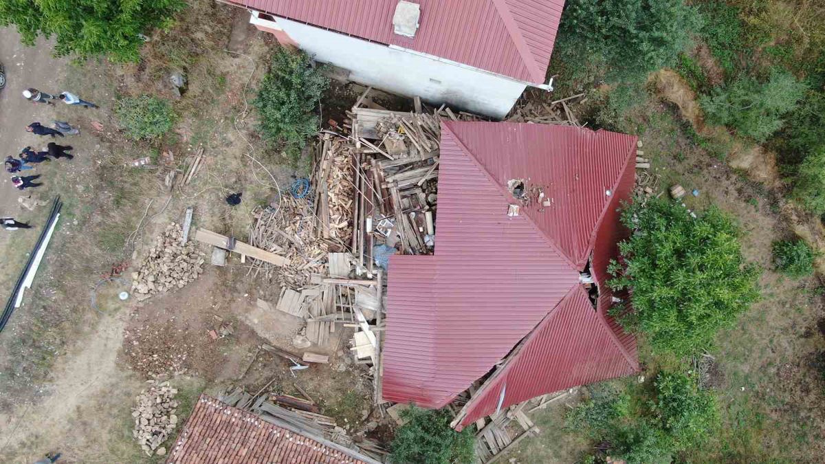 Taşköprü'de tadilat sırasında ev çöktü: 5 yaralı