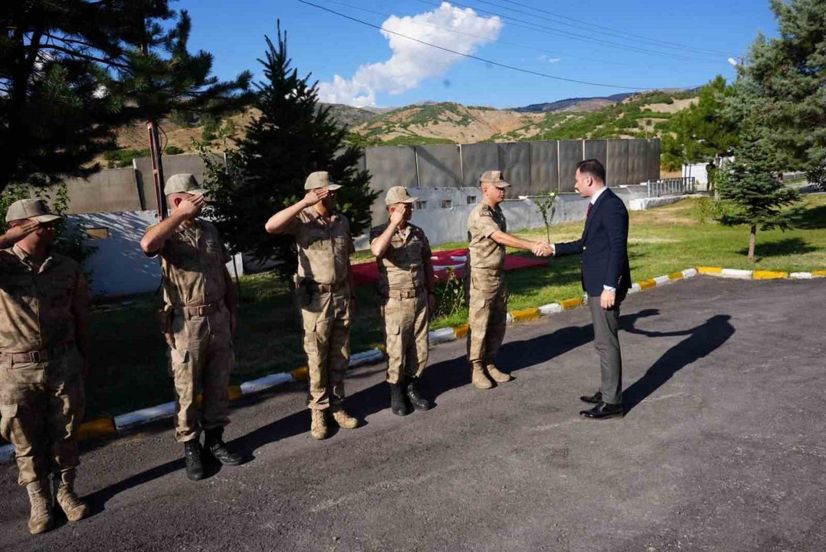 Üzümlü Kaymakamı Hökelekli, Tanyeri Jandarma Karakolunu Ziyaret Etti