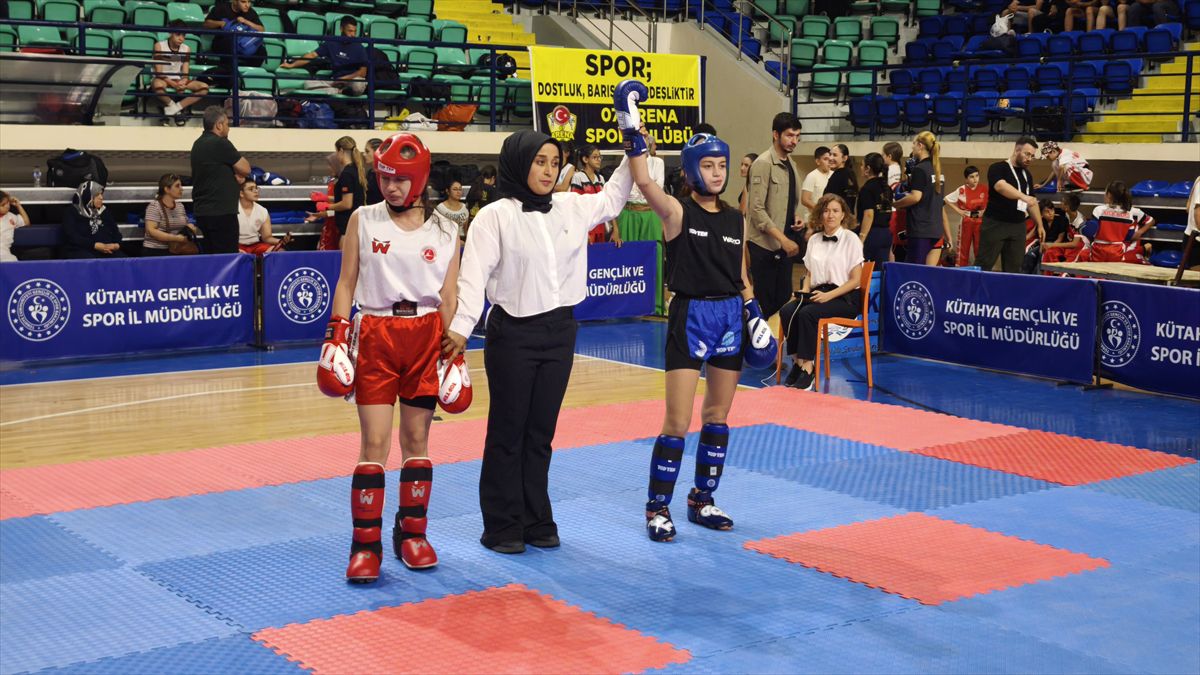 Kütahya'da Kick Boks Zafer Kupası 814 Sporcuyla Başladı