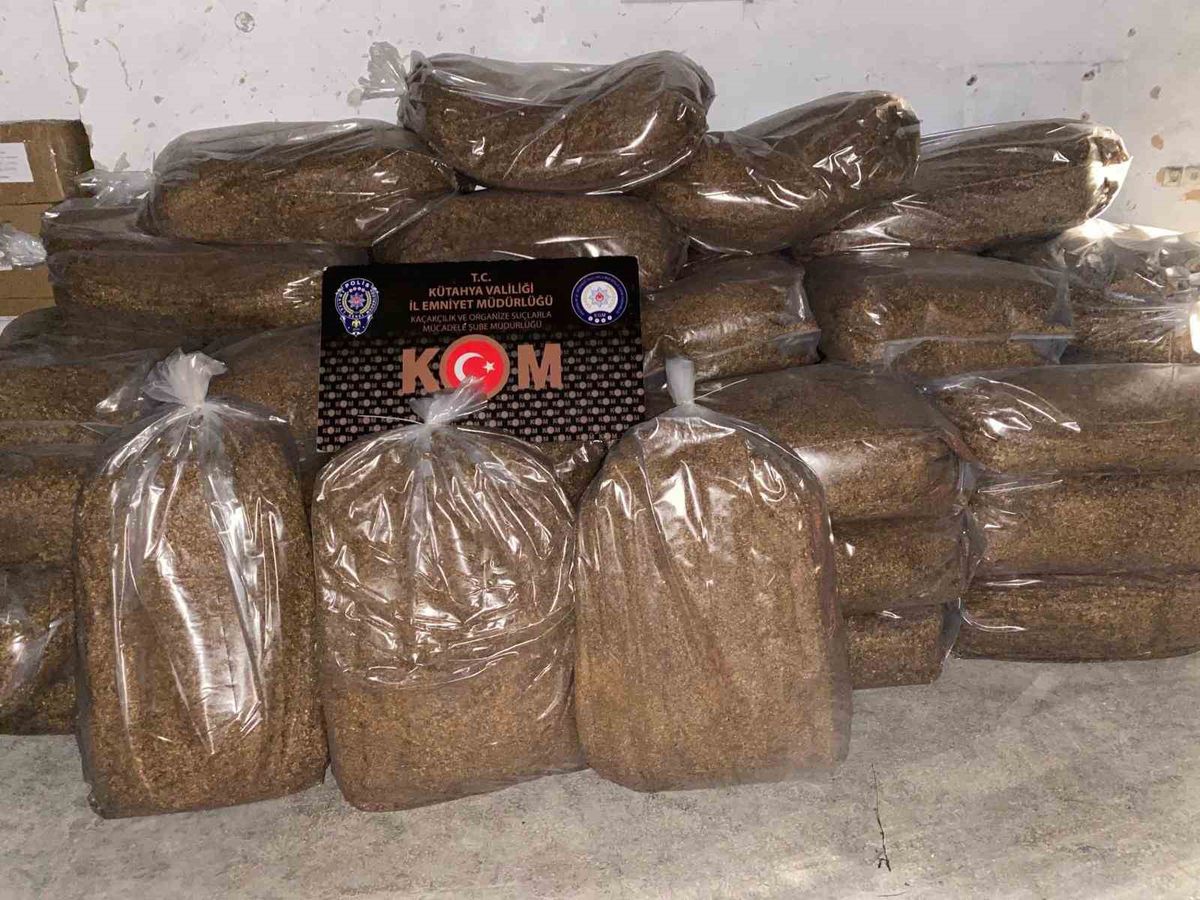 Kütahya'da Kaçakçılık Operasyonu: 1 Ton 716 Kilogram Tütün Ele Geçirildi