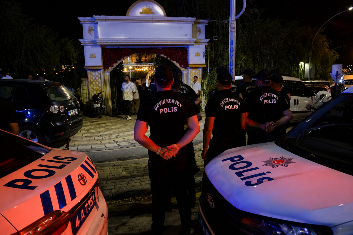 Halayda 'El tutma' kavgası kanlı bitti: Bir anda birbirlerine girdiler