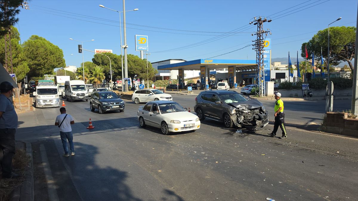 Nazilli'de pikap-otomobil çarpıştı: 1 yaralı